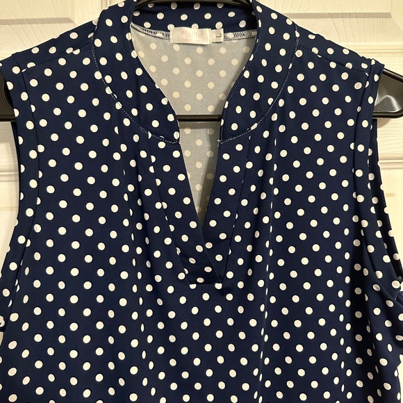 Blue Sleeveless Polkadot Blouse - Picture 4 of 4